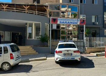 Ishte në kërkim për “shpërdorim detyre”, dorëzohet në polici oficeri i Krimeve