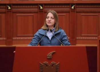 “Jam deputete e pavarur”, Marjana Koçeku largohet nga grupi parlamentar i PS