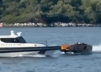 Tragjedia në Ksamil, momenti kur 20-vjeçari përplaset me shpejtësi me skafin e Policisë