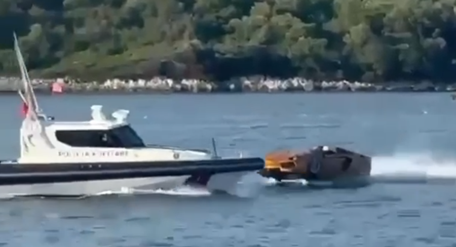 Tragjedia në Ksamil  momenti kur 20 vjeçari përplaset me shpejtësi me skafin e Policisë