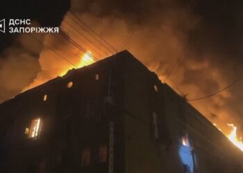 Valë sulmesh në Ukrainë, 4 viktima nga bombat ruse, digjen shtëpi e qendra tregtare