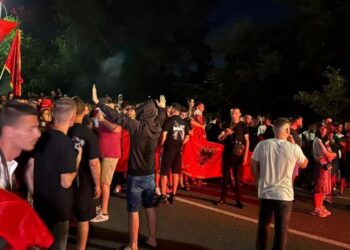 Policia procedon 16 protestues! Publikohen emrat, dy persona në kërkim