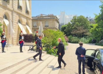 Rama pritet nga Macron në Pallatin Elysee