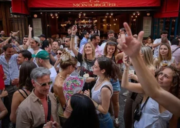 Temperaturat e larta “përvëlojnë” Francën, qeveria ndërhyn me masa drastike në eventet masive