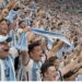 Çmenduritë e tifozërisë argjentinase. Nga ndalimet në stadiume tek udhëtimi 17 mijë km me biçikletë