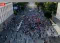 FOTOLAJM/ Nis protesta e 16-të para Kryeministrisë, ja sa është pjesëmarrja