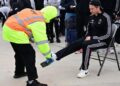 Kupa e Botës “damkoset” për racizëm: Yje të futbollit, arbitra dhe zyrtarë të ekipeve finaliste kontrollohen si banditë nëpër aeroporte!