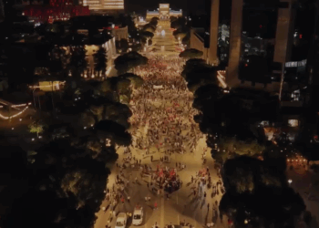 VIDEOLAJM/ Pamjet me dron zbulojnë pjesëmarrjen në protestën e sotme para Kryeministrisë