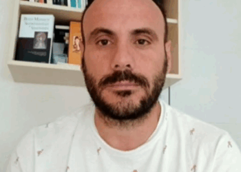Gazetari: Shumica e pjesëmarrësve nga Kosova në protestë janë mbështetësit e Lëvizjes Vetëvendosje