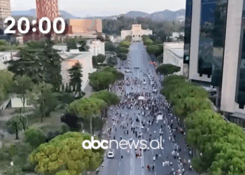 Protesta në Tiranë, ja pjesëmarrja e qytetarëve në orën 20:00! Pamje me dron