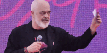 “Flamingot do na hidhen në fyt”, Rama me batuta në festën e 35-vjetorit të PS në Shkodër