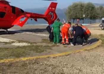 Pogradec/ Burri dhunon rëndë bashkëshorten 69-vjeçare, niset drejt Traumës me helikopter