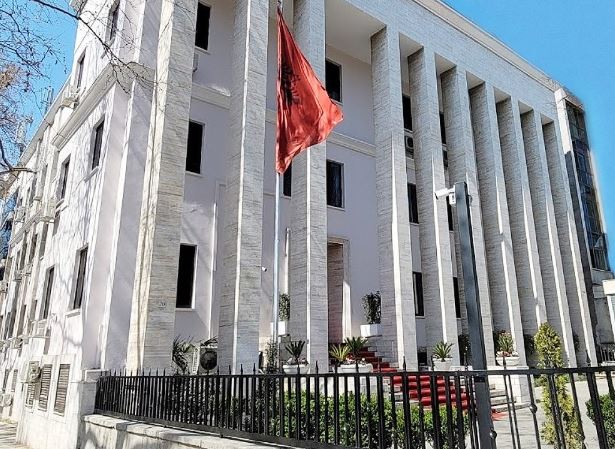 Tre anëtarëve të KLGJ së u përfundon mandati në dhjetor  Gjykata e Lartë shpall garën për zëvendësimin e tyre