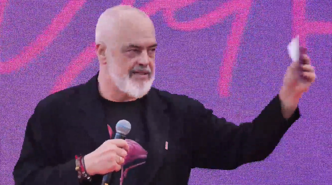  Flamingot do na hidhen në fyt   Rama me batuta në festën e 35 vjetorit të PS në Shkodër