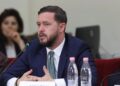 “PD të mos flasë në emër të protestës”, deputeti i PS: Partitë politike janë të fundit që duhet të…