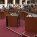 LIVE/ Nis Kuvendi! Deputetët mbajnë një minutë heshtje për policin e vrarë në Maliq