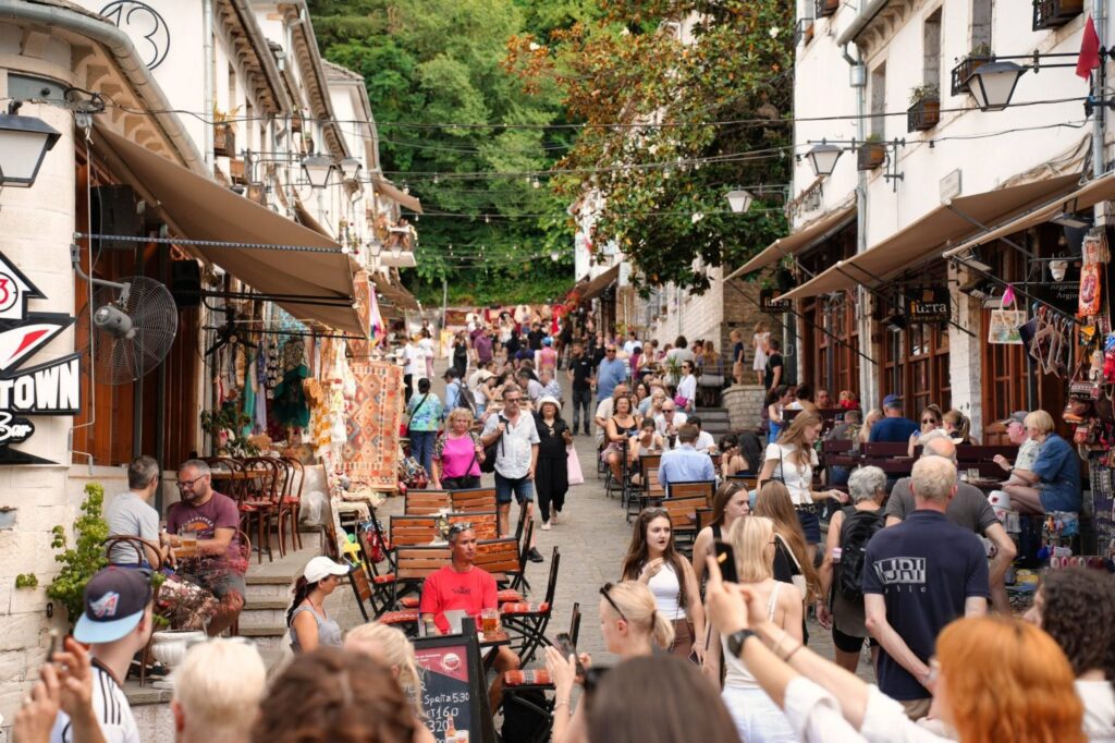 Më pak rezervime për pushime jashtë vendit, rritet interesi për destinacionet vendase