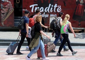 Turizmi në rritje, prilli sjell 19.7% më shumë vizitorë në Shqipëri