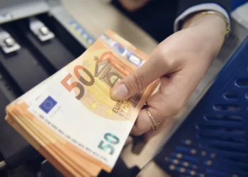 Zbrazën llogaritë bankare të klientëve, arrestohen disa persona, mes tyre dy drejtuesit