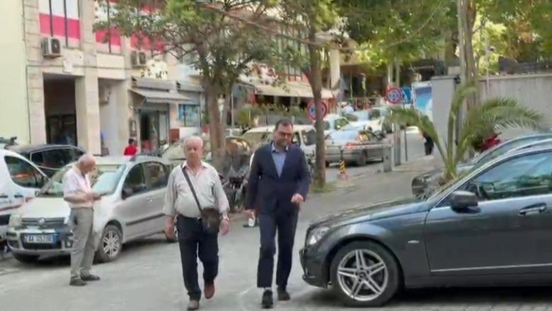 Drejtori i Hekurudhës Ergys Verdho paraqitet në SPAK  shoqërohet nga avokati