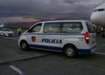 Të shpallur në kërkim nga SPAK/ Ekstradohen sot nga Dubai 6 të arrestuar, mes tyre dhe anëtarë të grupit të Pepës e bosit të ‘Cincos’