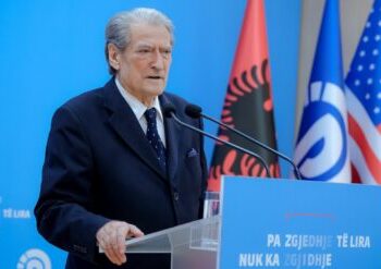 Qytetarët në Tiranë prej 5 ditësh në protestë kundër projektit në Zvërnec, Berisha: E mbështesim, por…