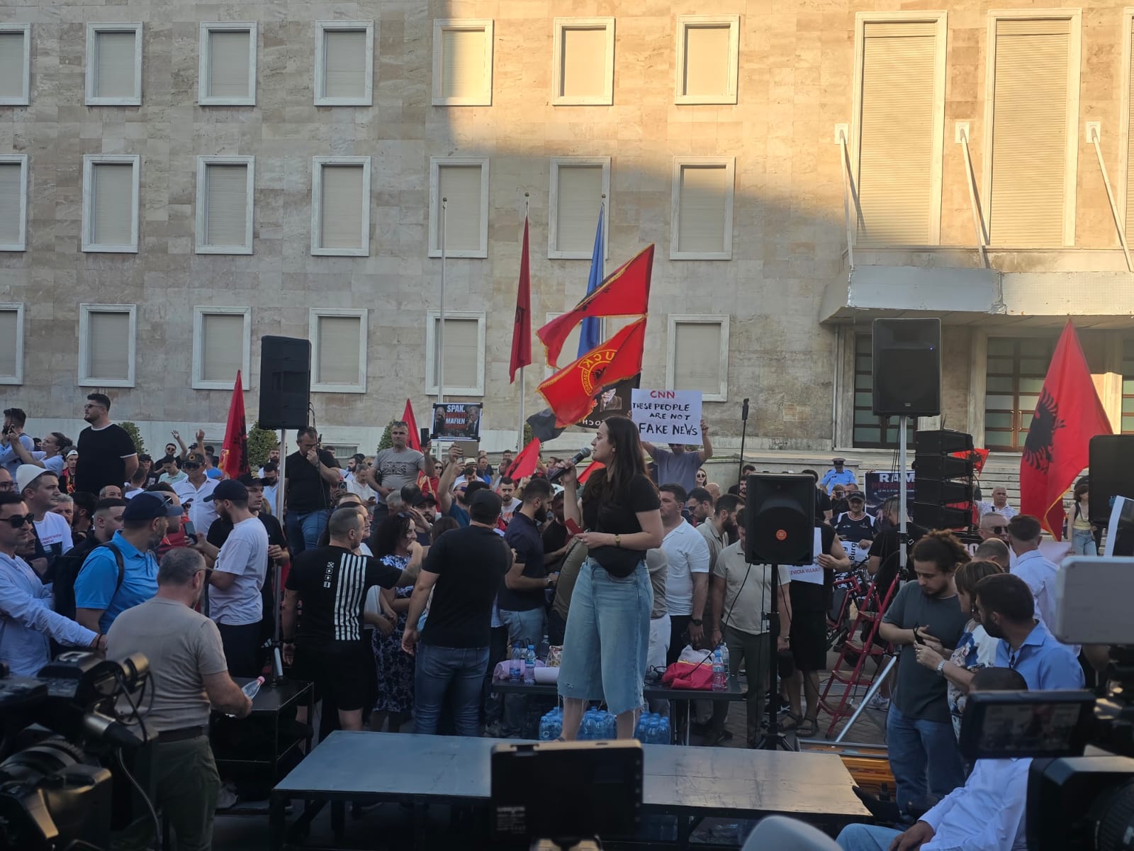  Nuk ndalemi   njoftimi i protestueses para Kryeministrisë  Të shtunën mblidhemi në Vlorë dhe Tiranë