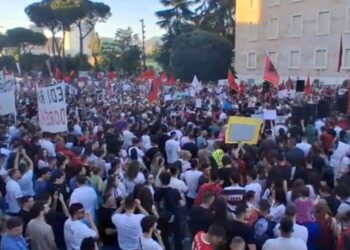 “O ne, o ti, Rame”/ Qytetarët: Nesër e gjithë Shqipëria në Tiranë. Protestë deri në largimin e kryeministrit!