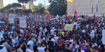 “O ne, o ti, Rame”/ Qytetarët: Nesër e gjithë Shqipëria në Tiranë. Protestë deri në largimin e kryeministrit!
