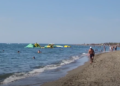 Drejt plazhit të Shëngjinit pas zgjedhjeve! Qytetarë të shumtë nga Kosova mbushin bregdetin