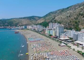 Drejt plazhit të Shëngjinit pas zgjedhjeve! Qytetarë të shumtë nga Kosova mbushin bregdetin