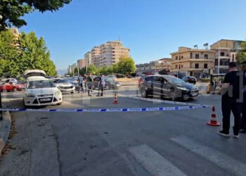Të shtëna me armë zjarri në Vlorë, plagoset një person! Autori dyshohet të ketë qëlluar nga motori