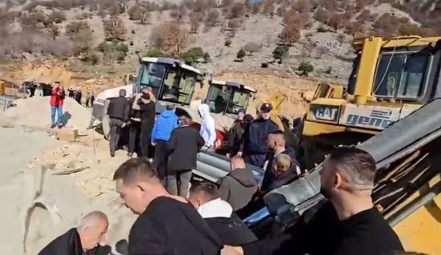 Telat me gjemba rrethojnë Baks Rrjollin  banorët  Po na nëpërkëmbin dinjitetin 