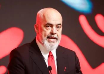 Rama për Bloomberg: Protestat s’do të ndalin projektet luksoze në Zvërnec dhe Sazan