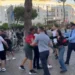 Mbështetësit e PS konfliktohen fizikisht me protesuesit para Kryeministrisë. Ndërhyn policia