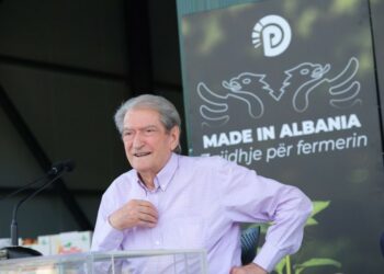 “Do anulojmë ‘Ballkani i Hapur”’, Berisha me fermerët në Cërrik: Ka një politikë absolutisht armiqësore ndaj jush