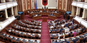 Miratohet amnistia penale me 84 vota pro, do lirohen 466 të dënuar! Rama në Kuvend, opozita bojkoton seancën