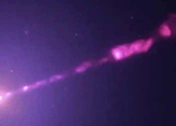 NASA vëzhgon me rreze X vrimën e parë të zezë të fotografuar ndonjëherë nga njerëzimi, zbulon detaje mahnitëse