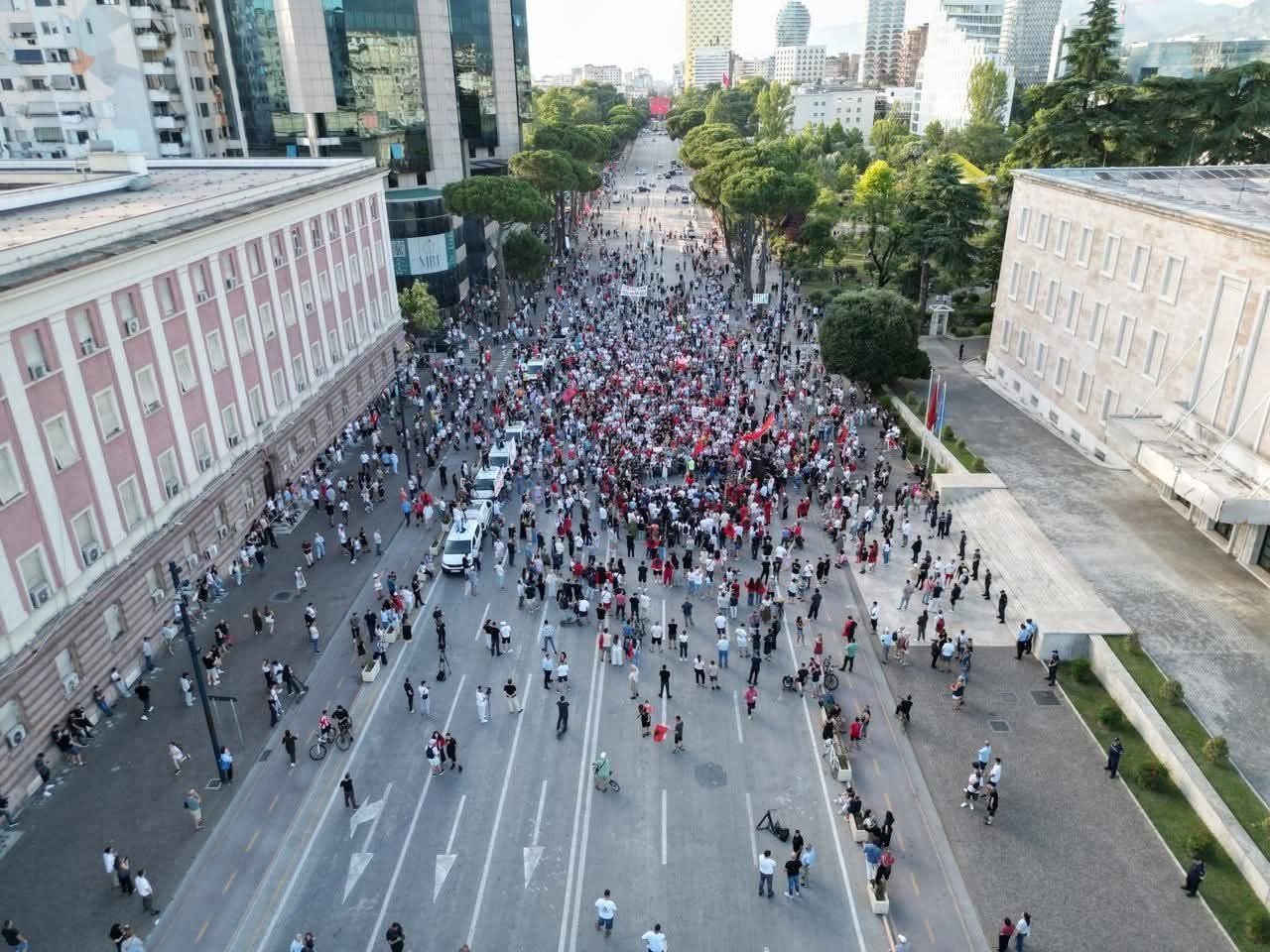 Rriten dyshimet  A po përdoret protesta nga partitë e vogla dhe opozita për interesa politike 