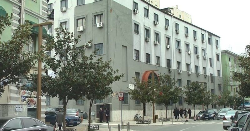 Vrau vëllanë pas konfliktit për pronën  76 vjeçari para gjykatës  Po të kthehesha pas  do t ia jepja gjithçka