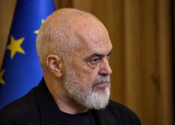 “Mos u dorëhiq, këta s’janë alternativë”, Rama ndan mesazhin e një qytetari