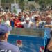 VIDEOLAJM / Protestuesit qëllojnë me vezë dhe plehra makinat e deputetëve, përplasen me Policinë