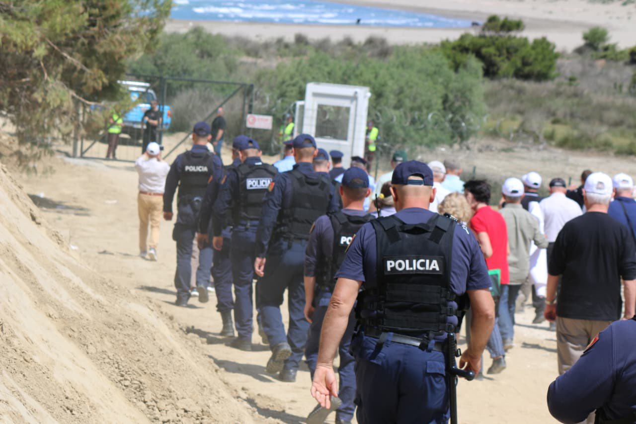 Protesta në Zvërnec  Policia iu heq licencat dy kompanive private të sigurisë  Vijojmë hetimet penale   administrative