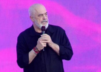 “Vendi i shqiponjave nuk ka kohë për të humbur”, Rama ndan mesazhin e qytetarit lidhur me protestat