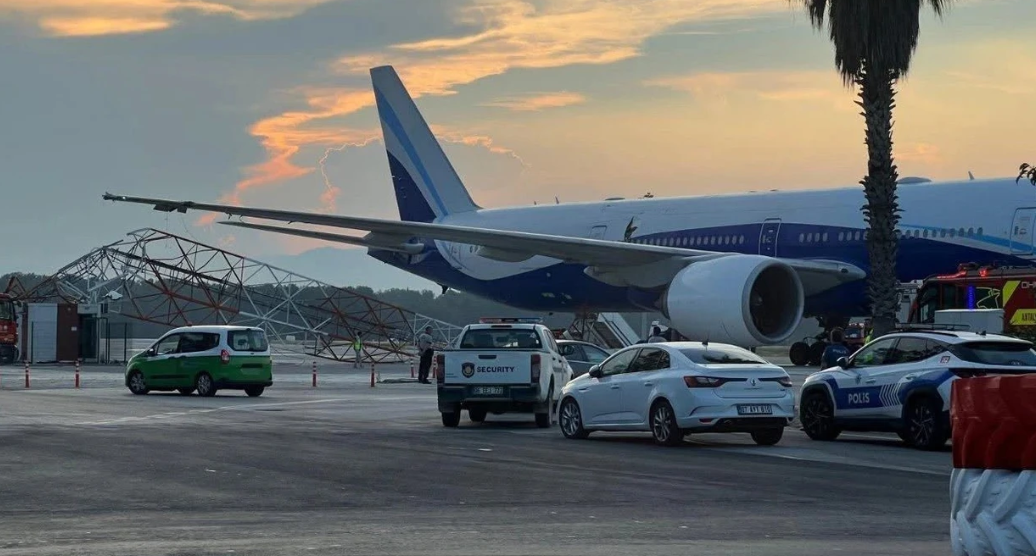 VIDEO   Avioni i Turkish Airlines përplaset me një kullë në Antalya  shtylla depërton në kabinë