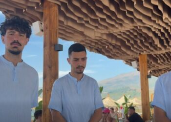 “Paga 1 mijë euro”, Rama në Vlorë: Në turizëm nuk ka rroga më të ulëta se në Greqi