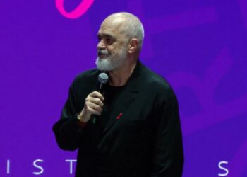 “Jemi akuzuar shpesh për tradhti”/ Rama: Shtrëngoni dhëmbët, mos dëgjoni ata që s’dinë ç’duan