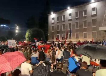 Pas më shumë se tre orësh, mbyllet protesta për Zvërnecin