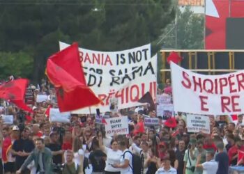 Mbahet protesta e 12 për Zvërnecin, marshim drejt Kryeministrisë dhe 5 kërkesa politike