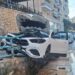 Aksident i frikshëm në Sarandë, makina çan barrierat e rrugës, shpëton mrekullisht turisti francez